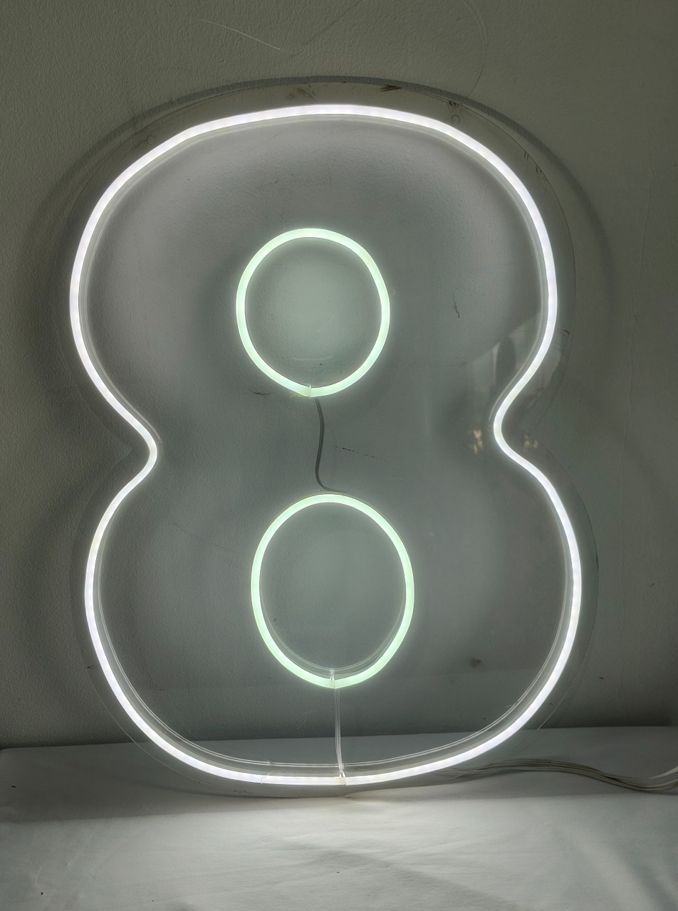 Número 8 Led   - Mariah locação