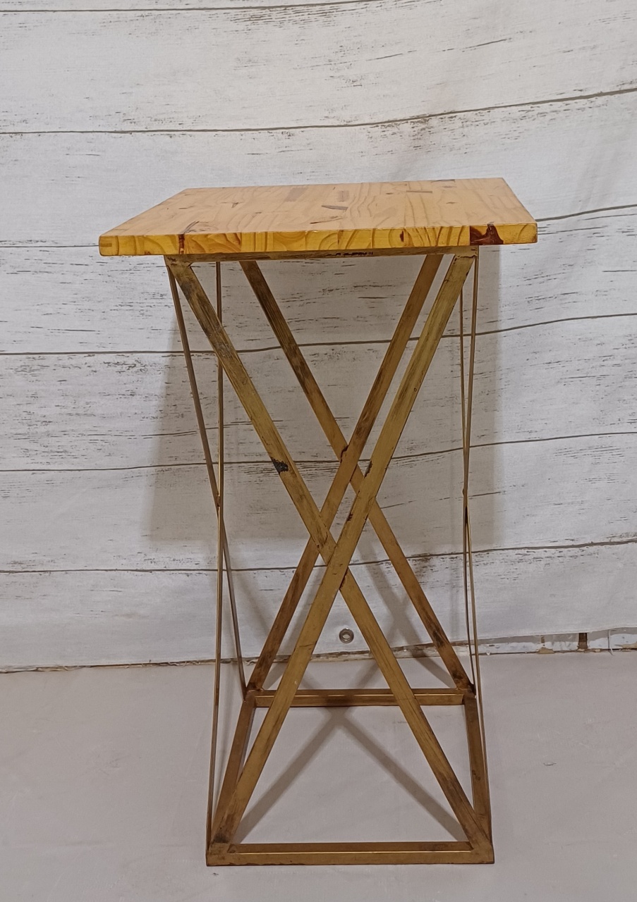 Banqueta de Ferro Quadrada G - Mariah locação