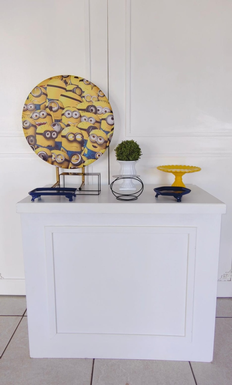 Mini Kit Com Mesa Minions - Mariah locação