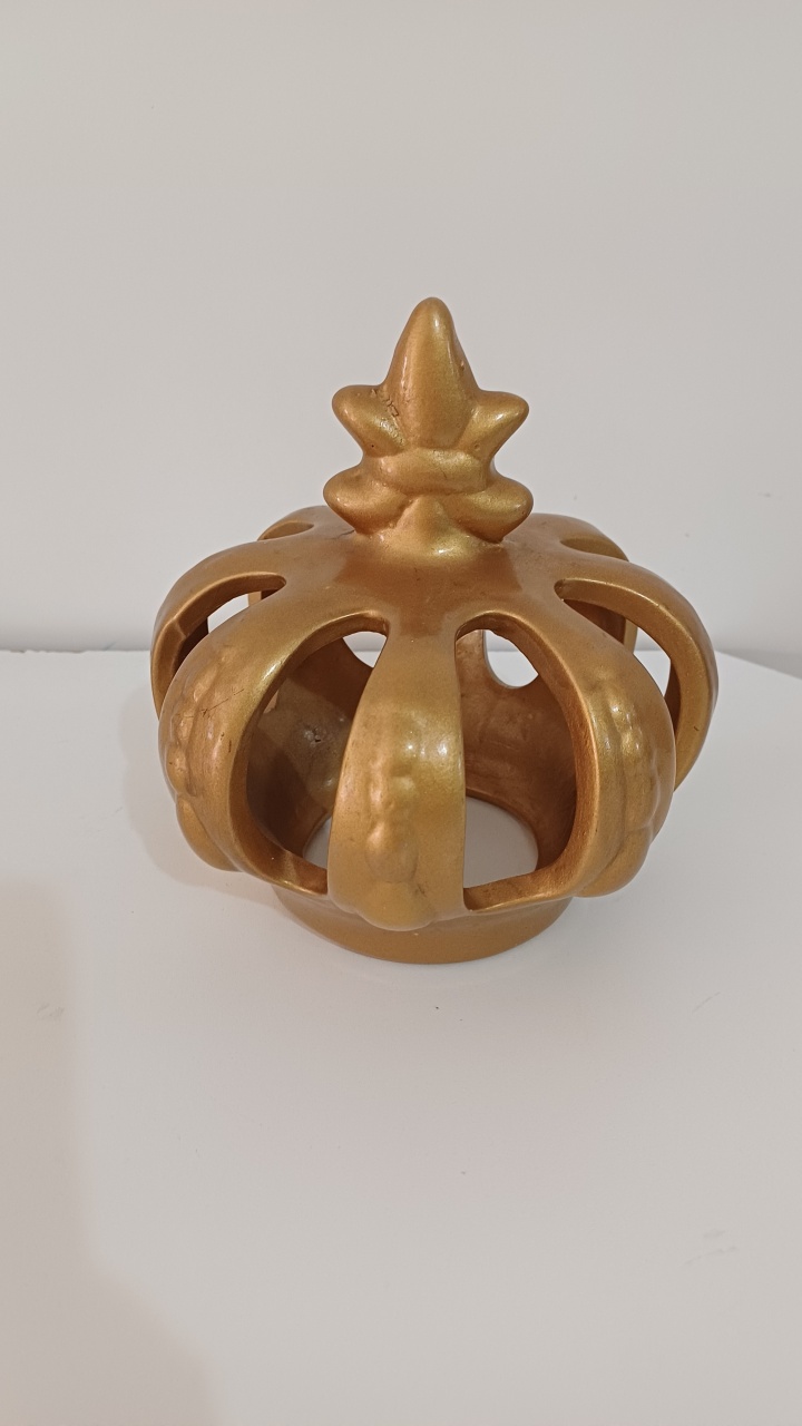 Coroa Decorativa Dourada   - Mariah locação