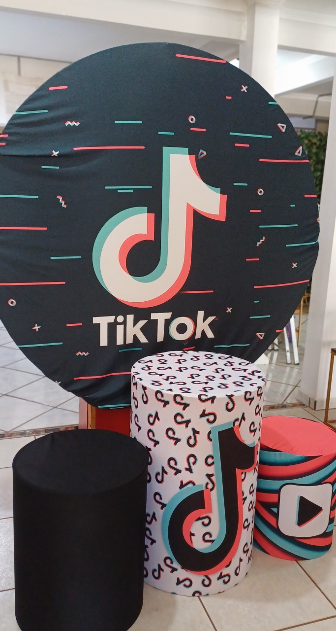 Conjunto Capas Temáticas Tik Tok - Mariah locação