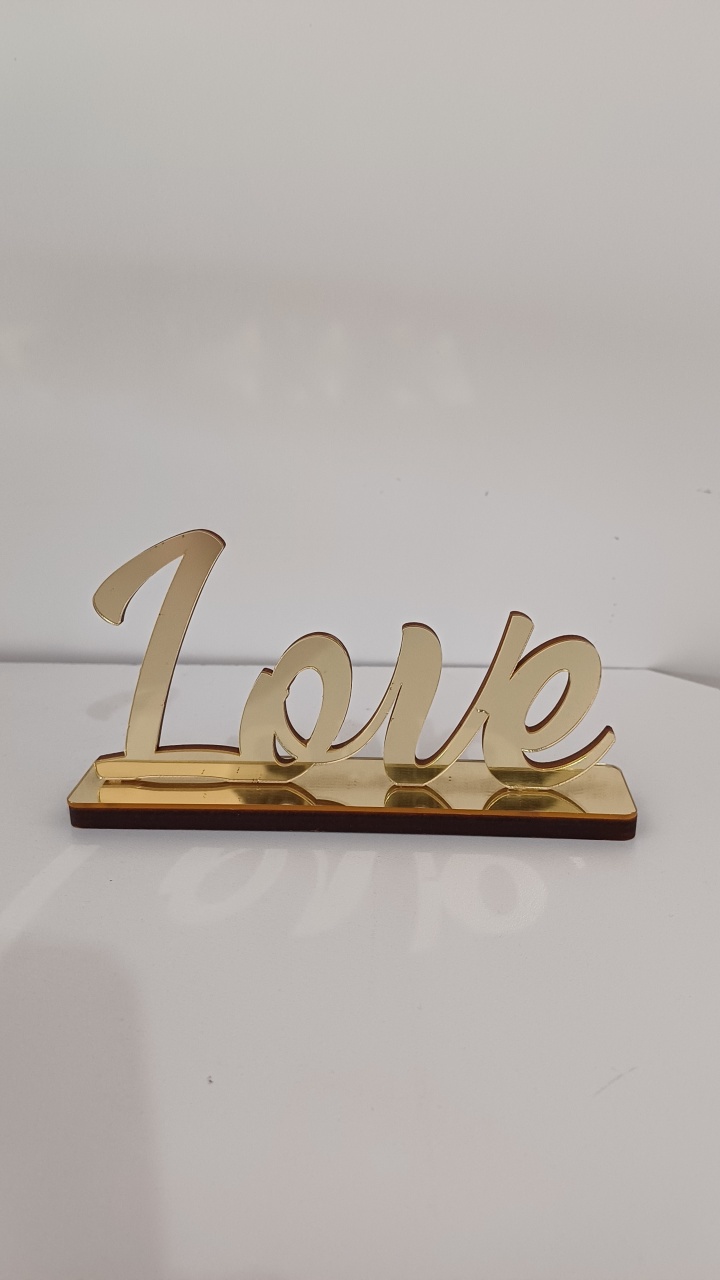 Palavra Love Dourada  - Mariah locação