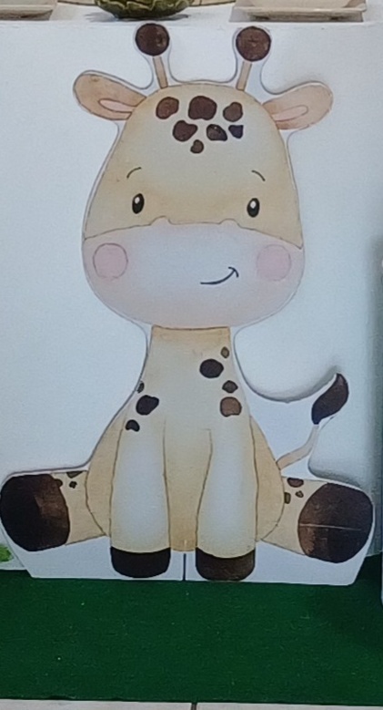 Display de Chão Girafa - Mariah locação