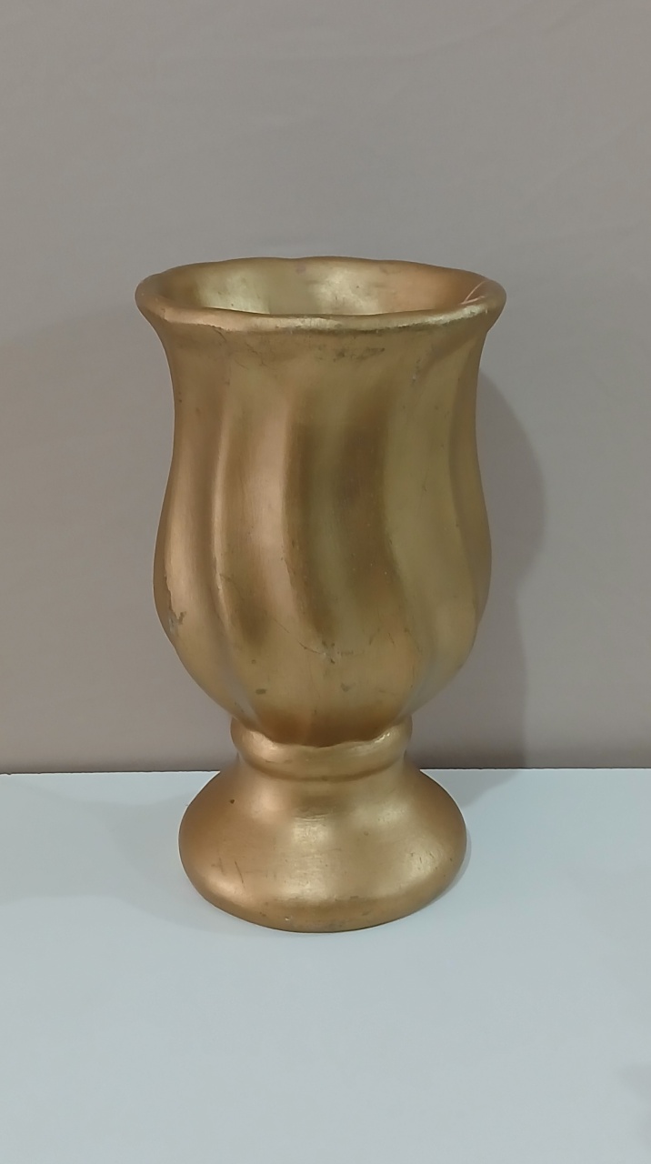 Vaso Torcido Dourado P - Mariah locação