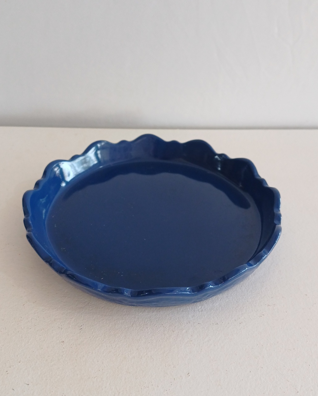 Doceira Redonda Borda Ondulada Azul Escuro  - Mariah locação