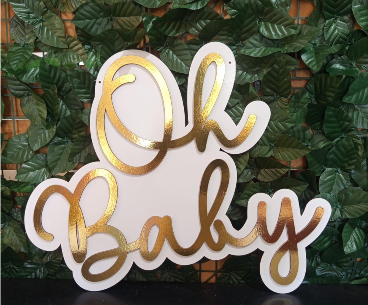 Placa Oh Baby Mdf/Acrílico Branco Dourado  - Mariah locação