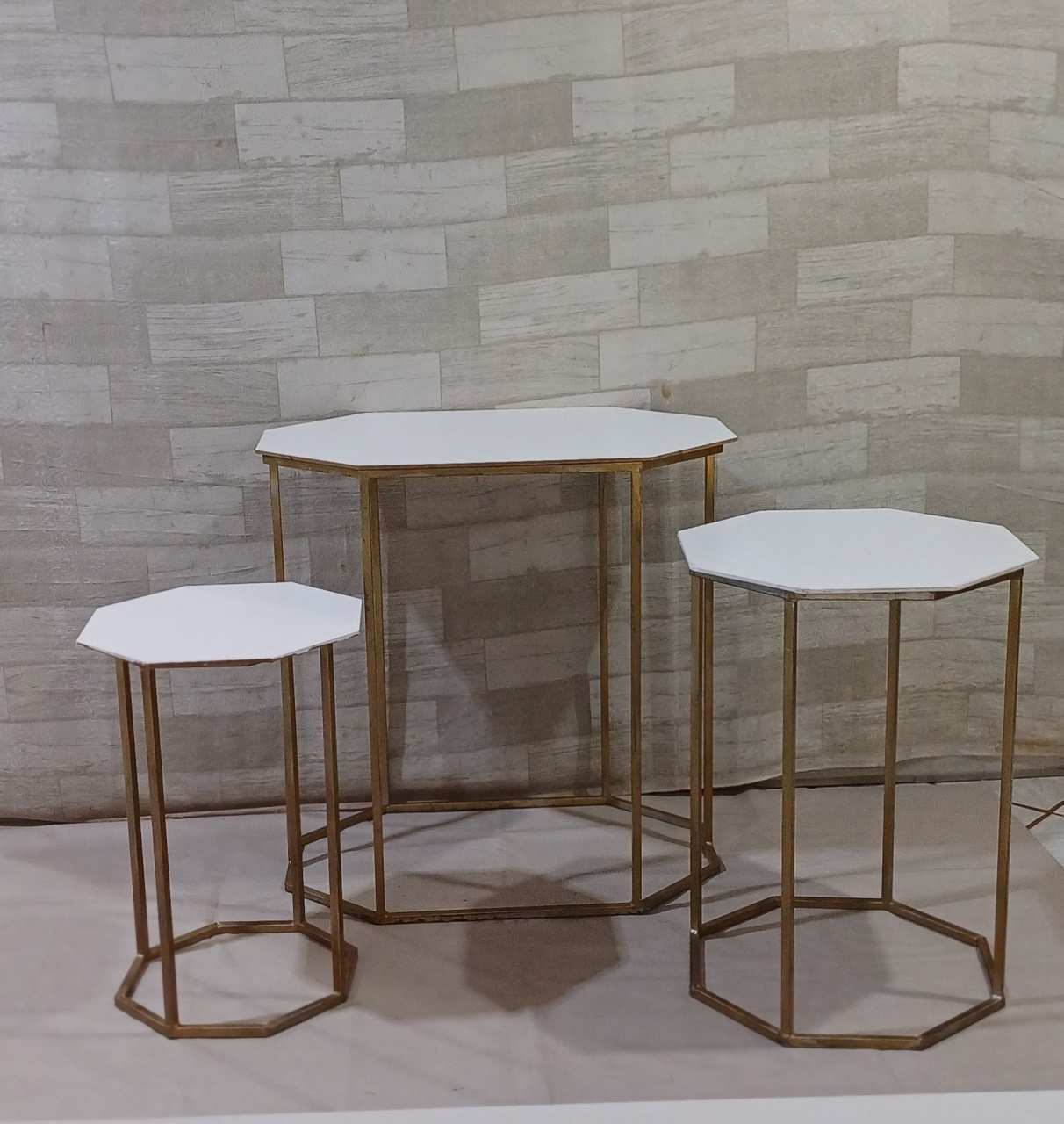 Trio  de Mesa Sextavada  - Mariah locação
