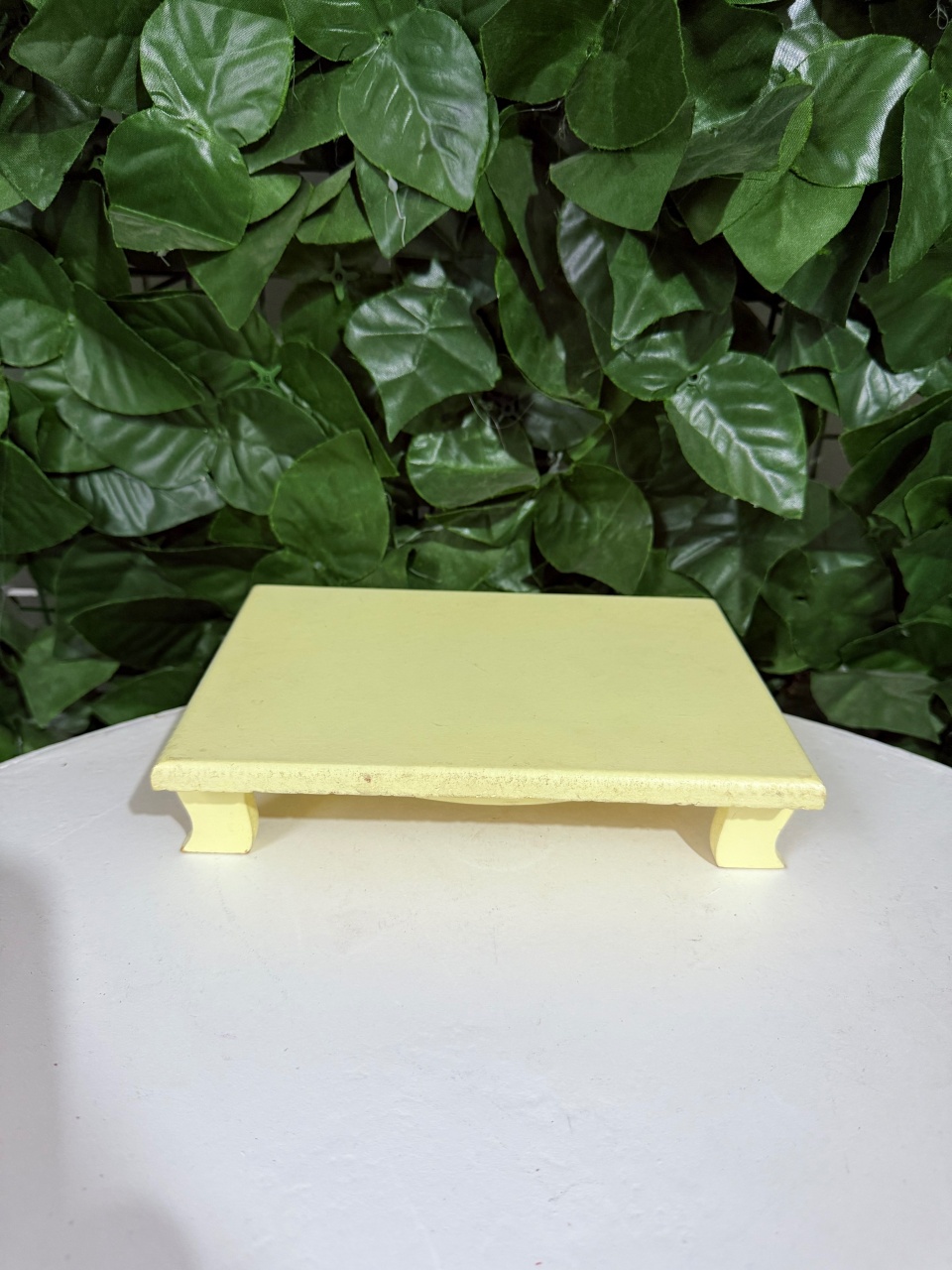 Suporte Pé Colonial Amarelo Bebê  - Renata Cavalcante Herreira Guerreiro