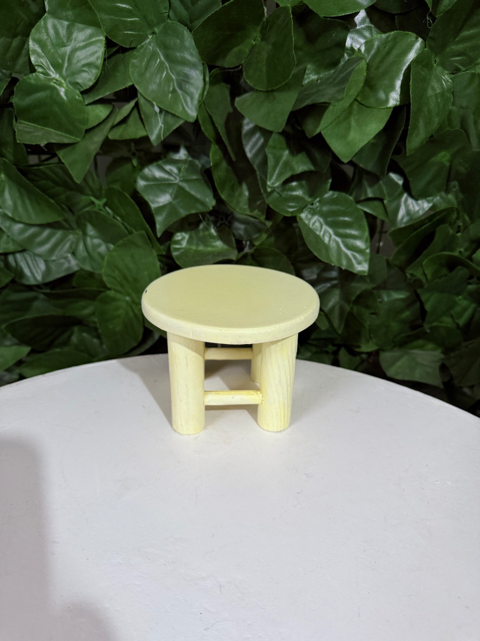 Mini Banco Amarelo Claro  - Renata Cavalcante Herreira Guerreiro