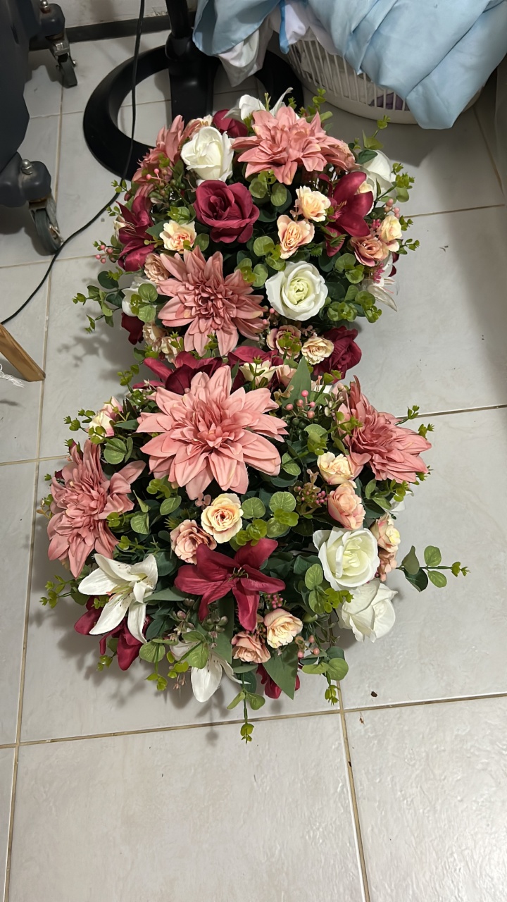 Arranjo Floral Rose/Vinho/Branco - Camila Caroline Magalhães Vieira