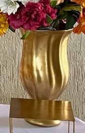 Vaso Porcelana Dourado - Camila Caroline Magalhães Vieira