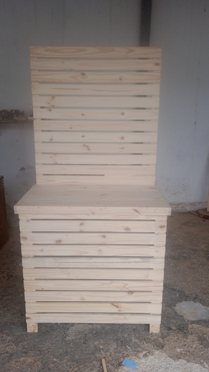 Mesa Barraca Painel Fechado Pinus - Camila Caroline Magalhães Vieira