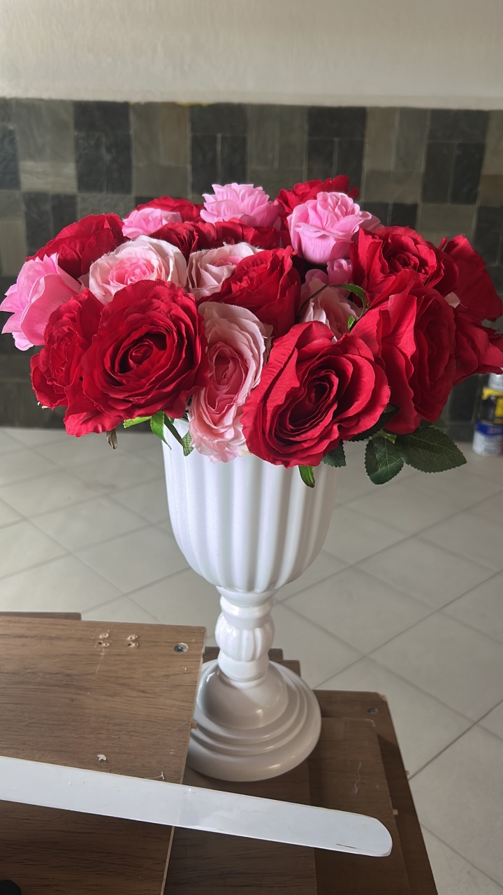 Arranjo Rosa Vermelho - Camila Caroline Magalhães Vieira