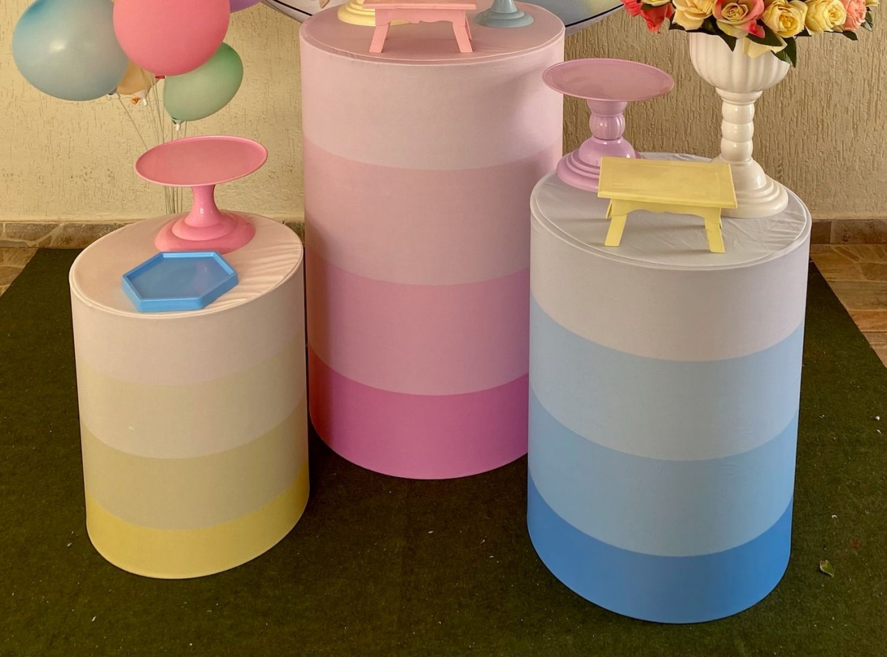 Capas Cilindro Rosa\Azul\Amarelo Degrade - Camila Caroline Magalhães Vieira