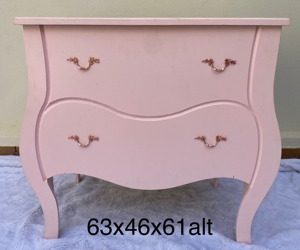 Comoda Rosinha 63X46X61Alt - Camila Caroline Magalhães Vieira