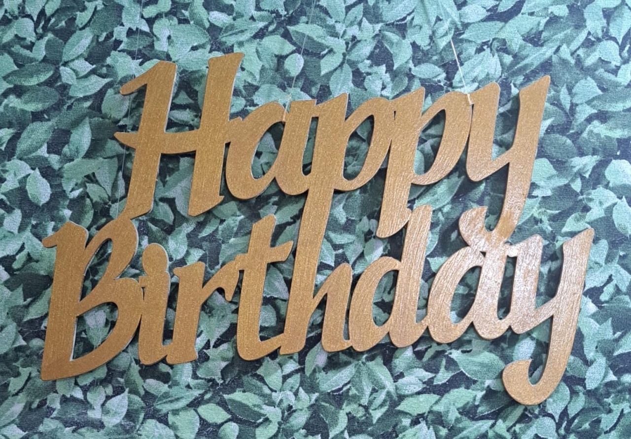 Placa Happy Birthday Em Mdf Dourada - MV festa