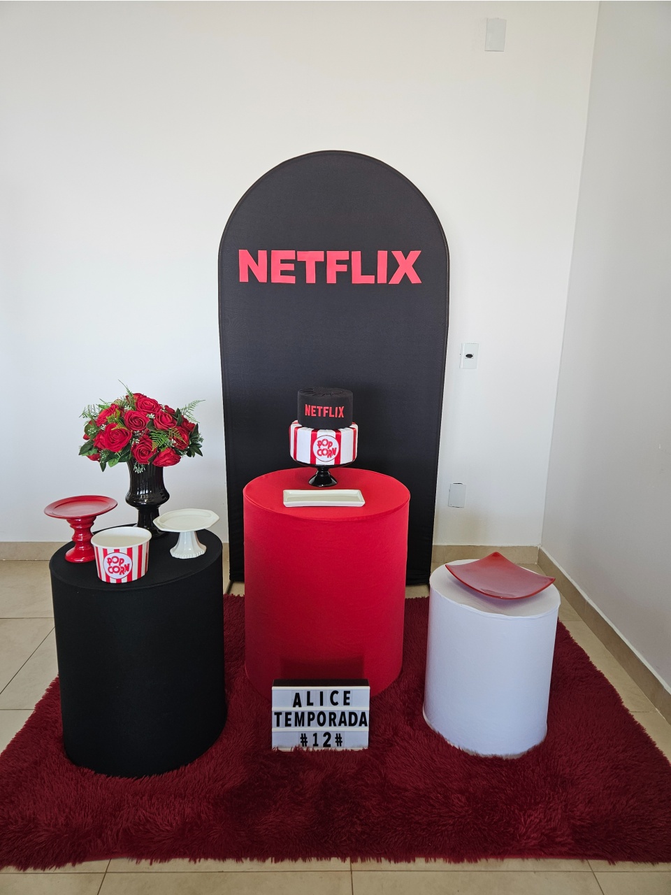 Kit Festa Facil P - Netflix - DecorFest