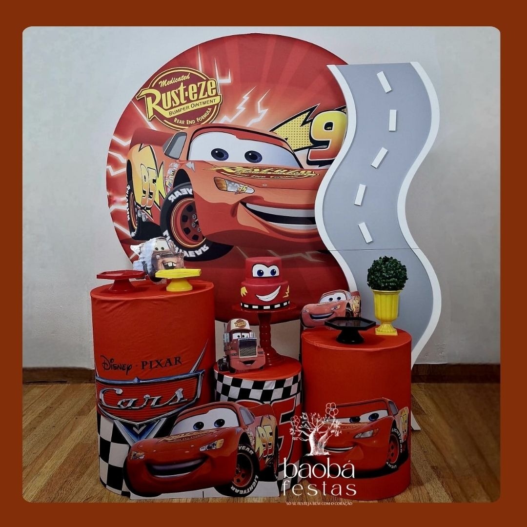 Carros - Relâmpago Mcqueen (48) - Kit Ouro (+Totem+Painel Pista) - Baobafestas