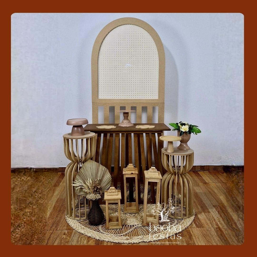 Composição - Mesa Triângulo + Painel 2X1 Ripado Mdf + Vaso Boho + Lamparinas - Baobafestas