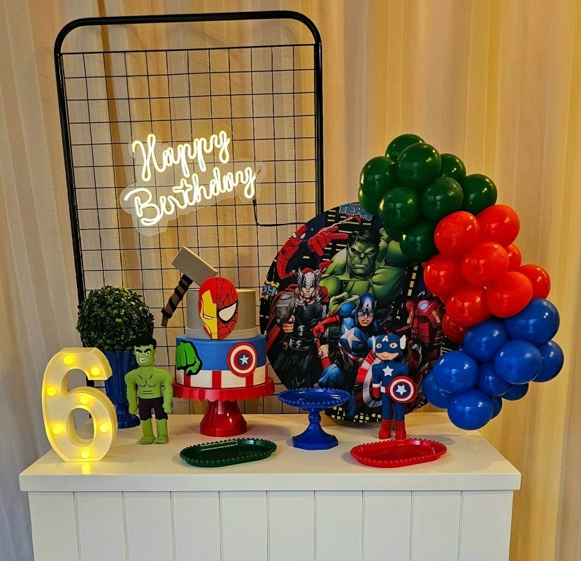 Vingadores - Mini Kit + Biombo E Led - Cuca Maluca Festas