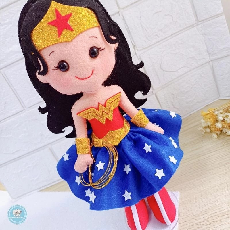 Mulher Maravilha - Boneca de Feltro  - Cuca Maluca Festas
