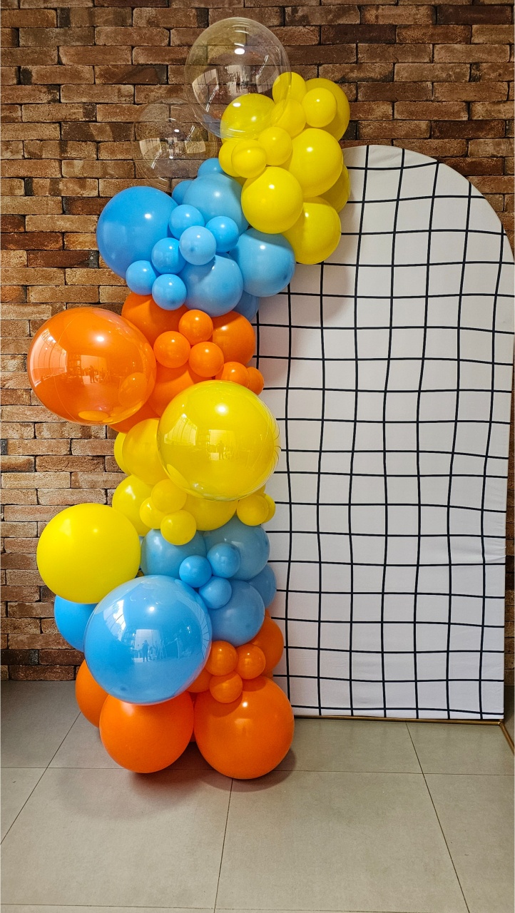 Arco de Balões Delivery (2,40M) - Cuca Maluca Festas