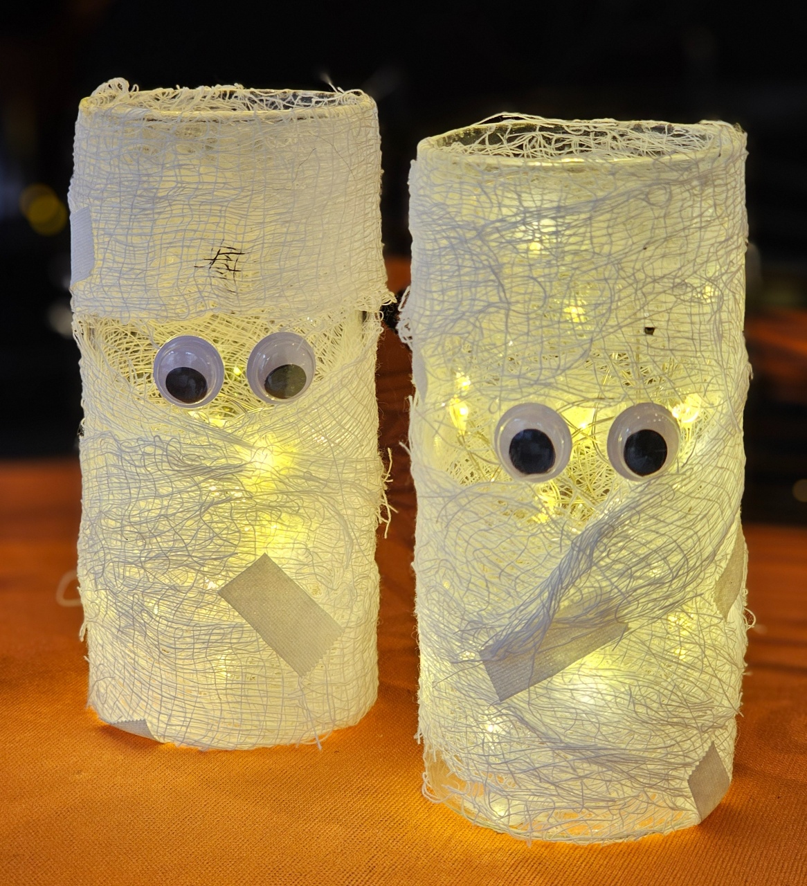 Par de Múmias Com Iluminação (Halloween) - Cuca Maluca Festas