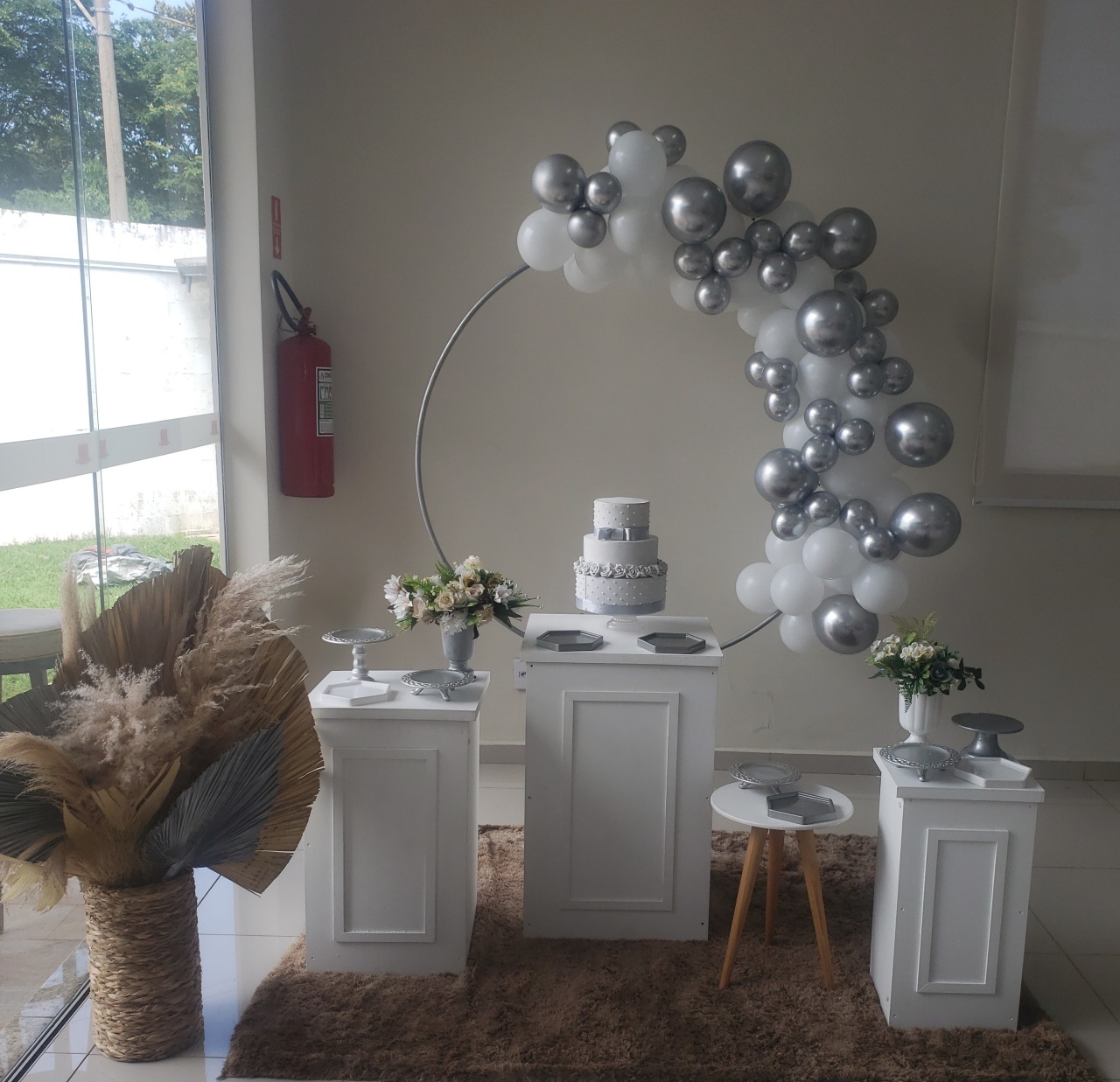 Prata 01 - a Bela e a Fera Locação de decorações e brinquedos