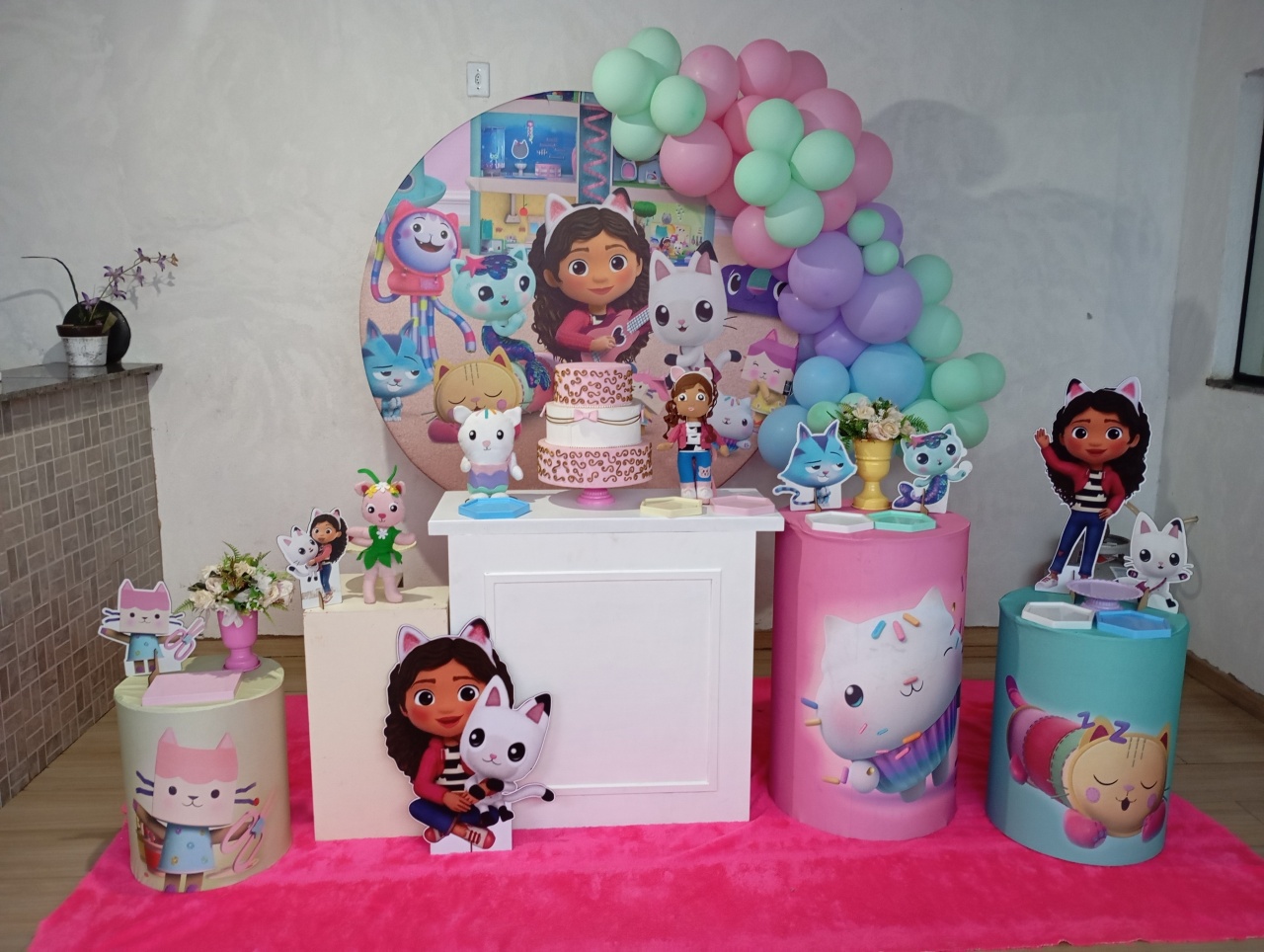 Casa da Gabi 01 - a Bela e a Fera Locação de decorações e brinquedos