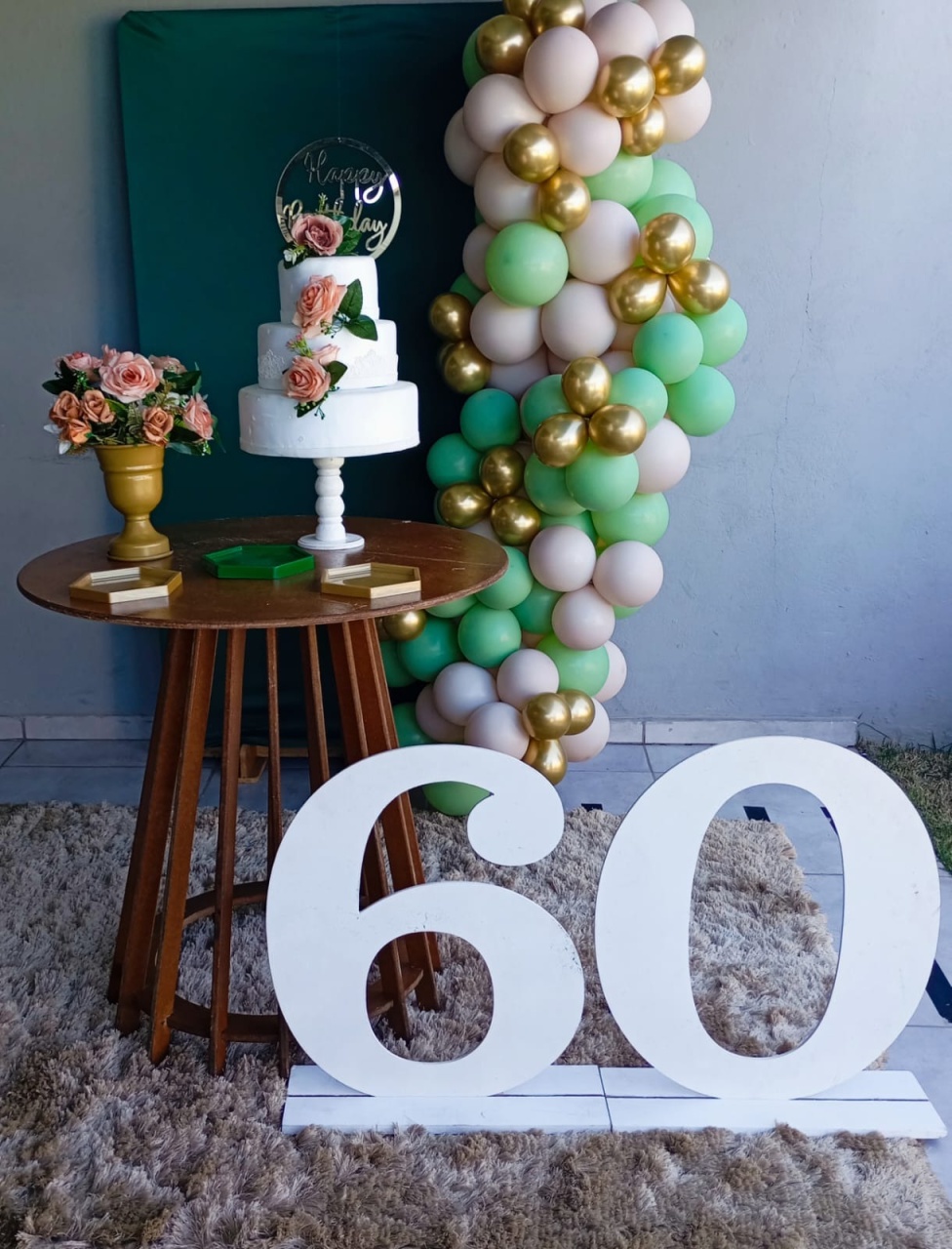 Verde 03 - a Bela e a Fera Locação de decorações e brinquedos