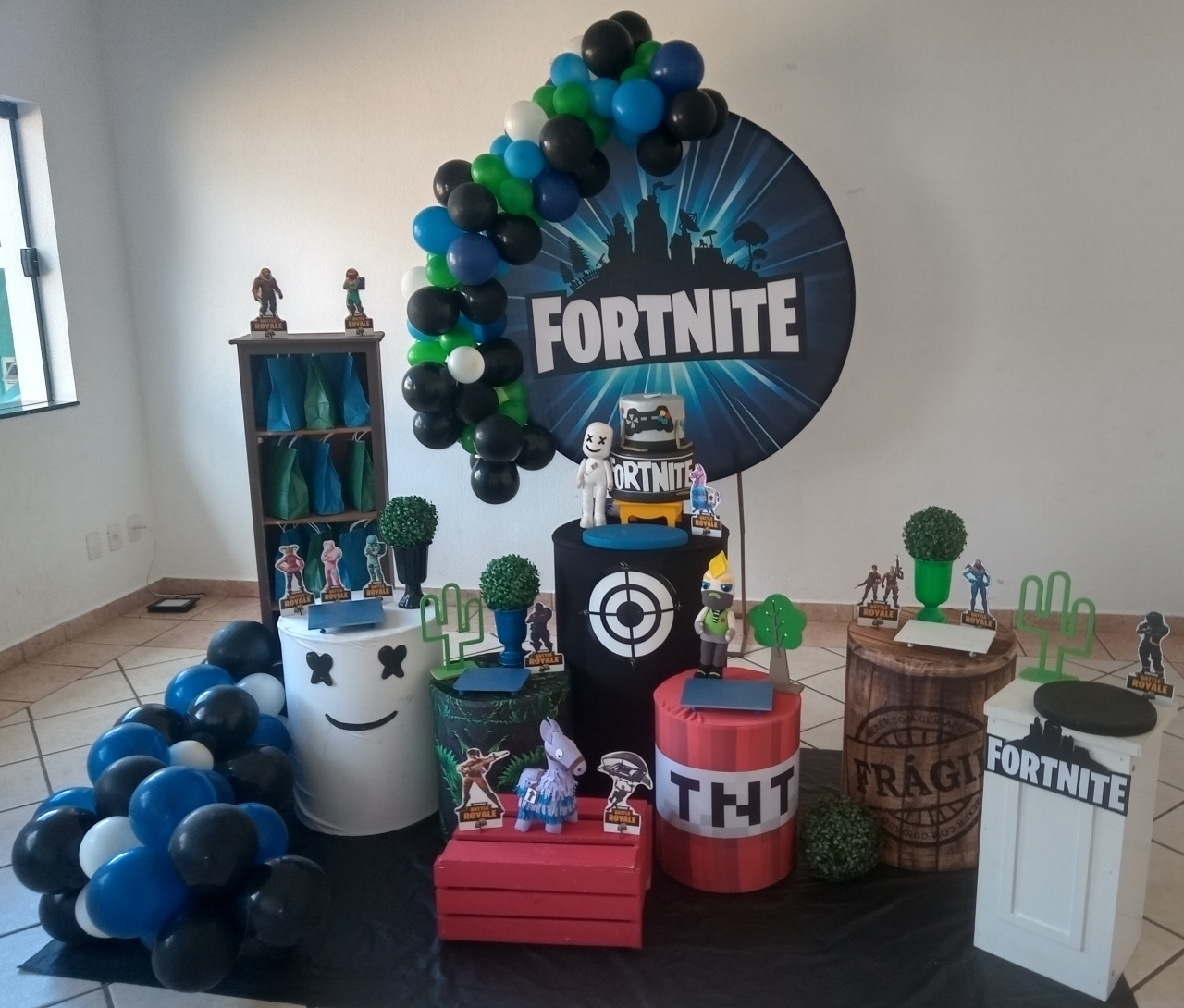 Fortinet 02 - a Bela e a Fera Locação de decorações e brinquedos