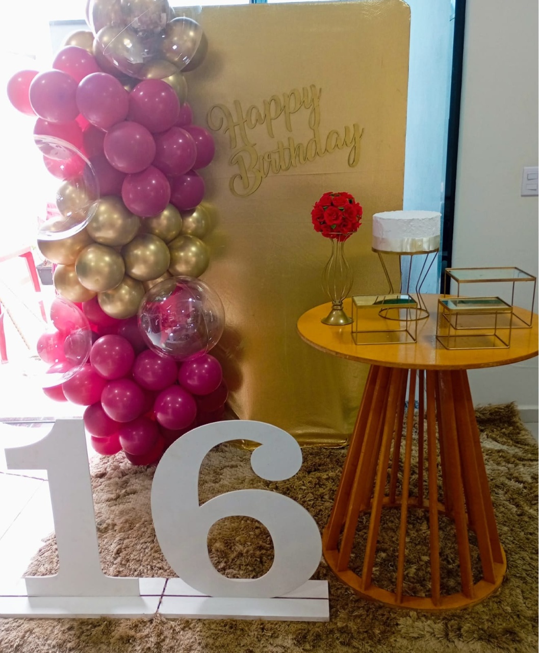 Dourado 04 - a Bela e a Fera Locação de decorações e brinquedos