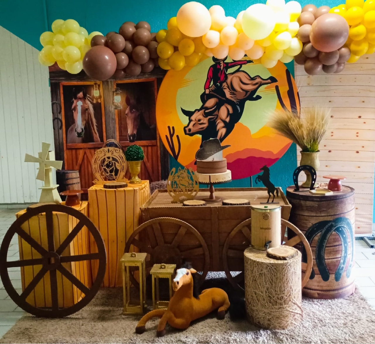 Boiadeiro 01 - a Bela e a Fera Locação de decorações e brinquedos