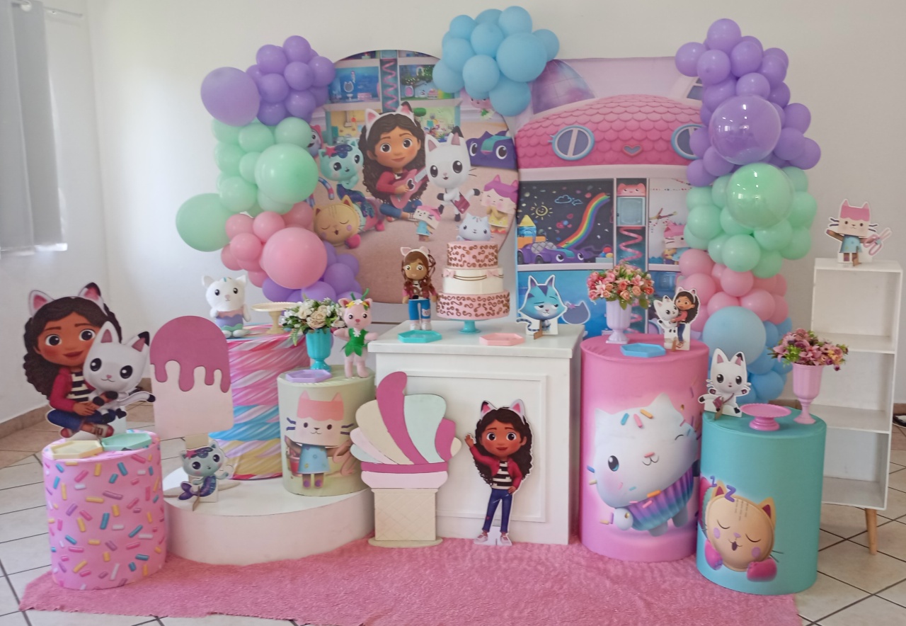 Casa da Gabi 02 - a Bela e a Fera Locação de decorações e brinquedos