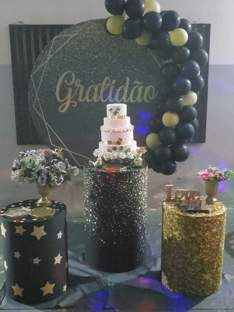 Gratidão 01 - a Bela e a Fera Locação de decorações e brinquedos