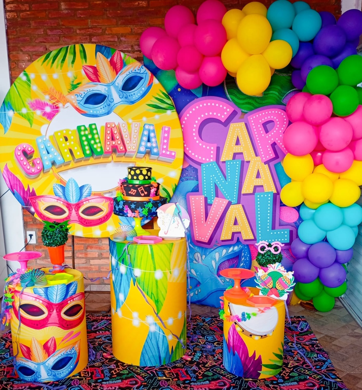 Carnaval 02 - a Bela e a Fera Locação de decorações e brinquedos