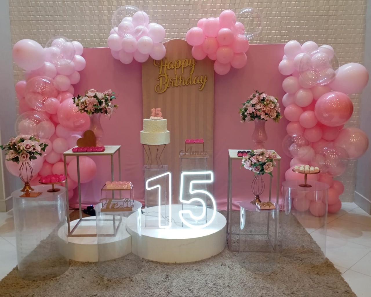 15 Anos 04 - a Bela e a Fera Locação de decorações e brinquedos