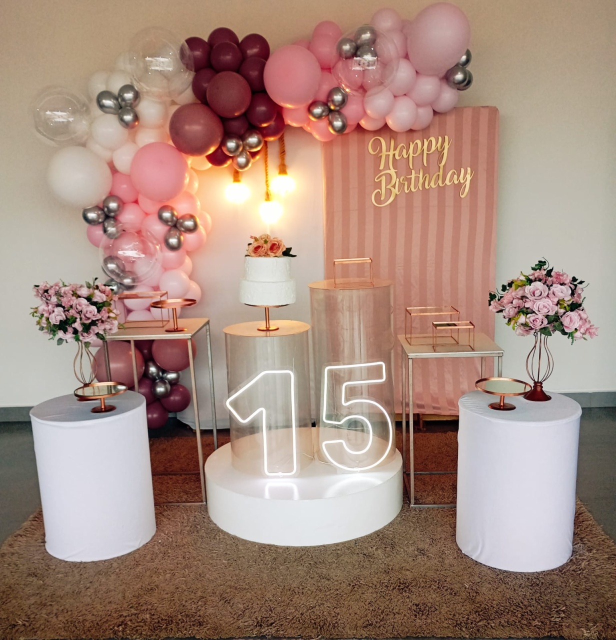 15 Anos 03 - a Bela e a Fera Locação de decorações e brinquedos