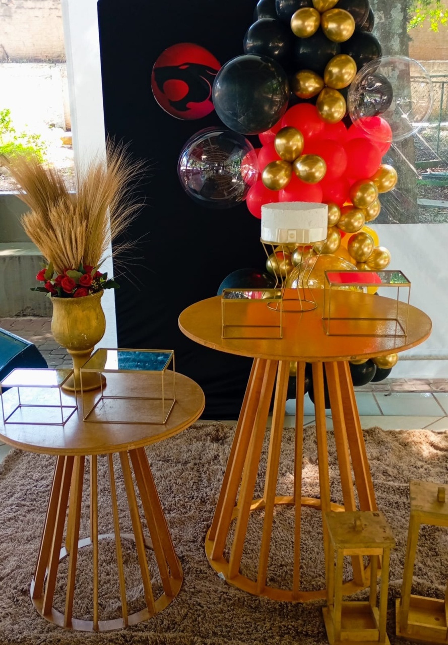 Dourado 03 - a Bela e a Fera Locação de decorações e brinquedos