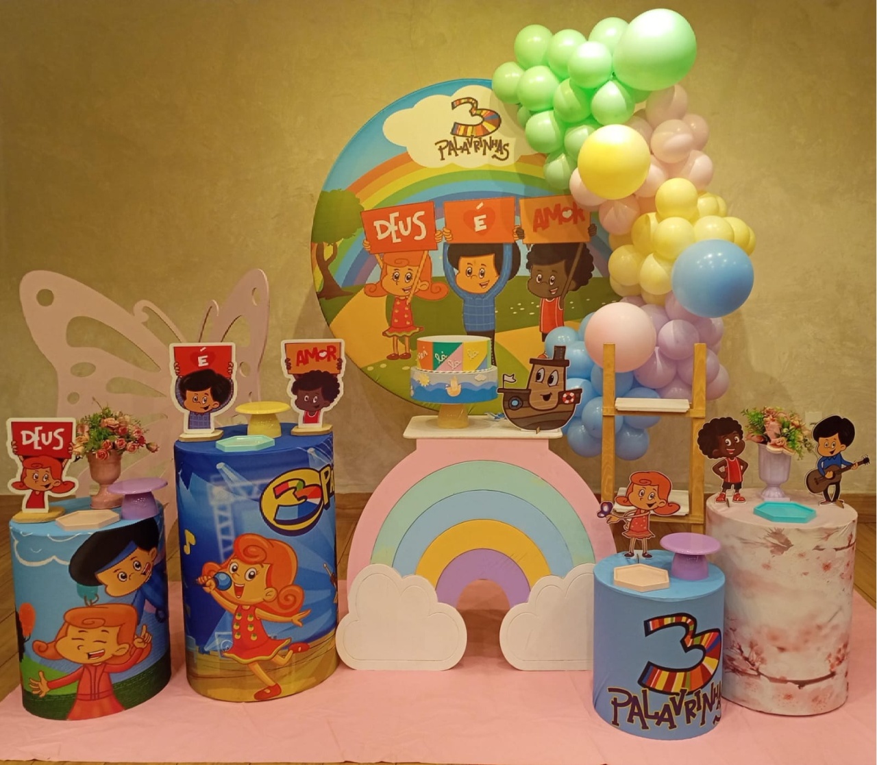 Tema 3 Palavrinhas - a Bela e a Fera Locação de decorações e brinquedos