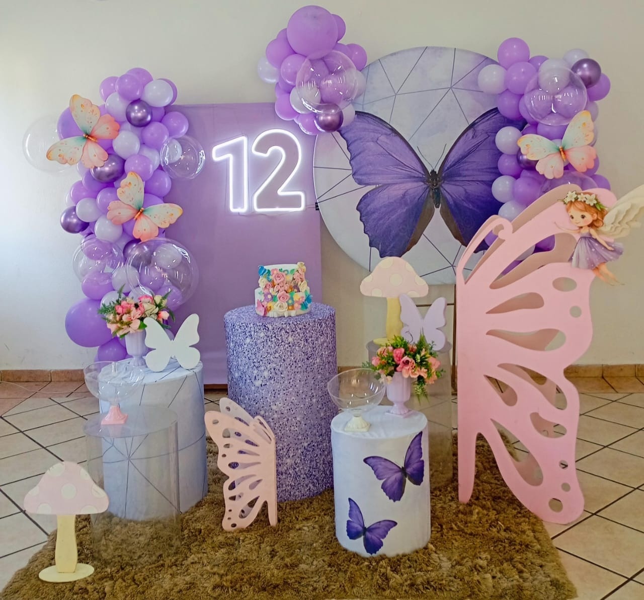 Borboletas 01 - a Bela e a Fera Locação de decorações e brinquedos