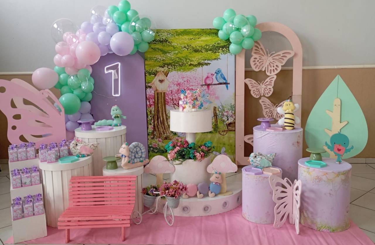 Jardim 04 - a Bela e a Fera Locação de decorações e brinquedos