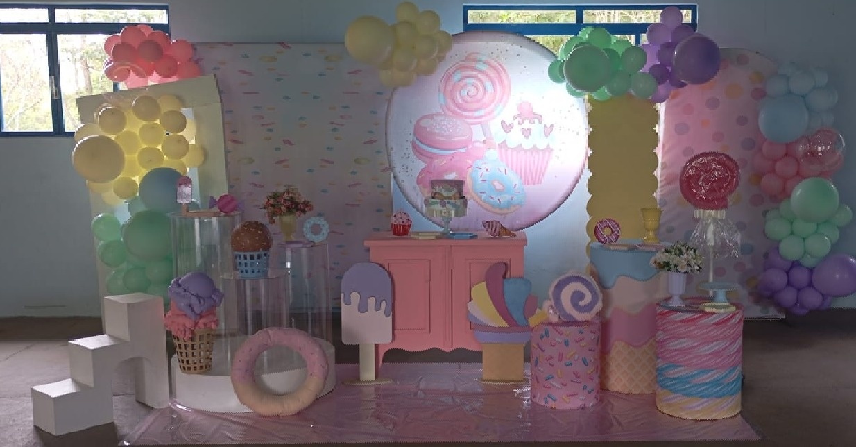 Doce 02 - a Bela e a Fera Locação de decorações e brinquedos
