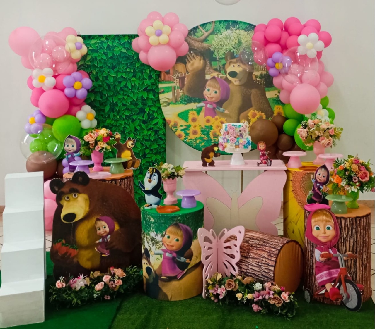 Masha 01 - a Bela e a Fera Locação de decorações e brinquedos