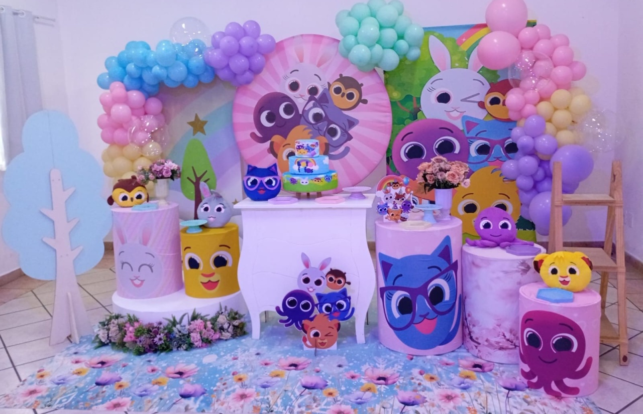 Bolofofo (Menina) 01 - a Bela e a Fera Locação de decorações e brinquedos