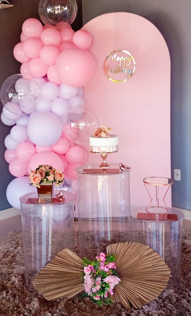 Rosa 01 - a Bela e a Fera Locação de decorações e brinquedos