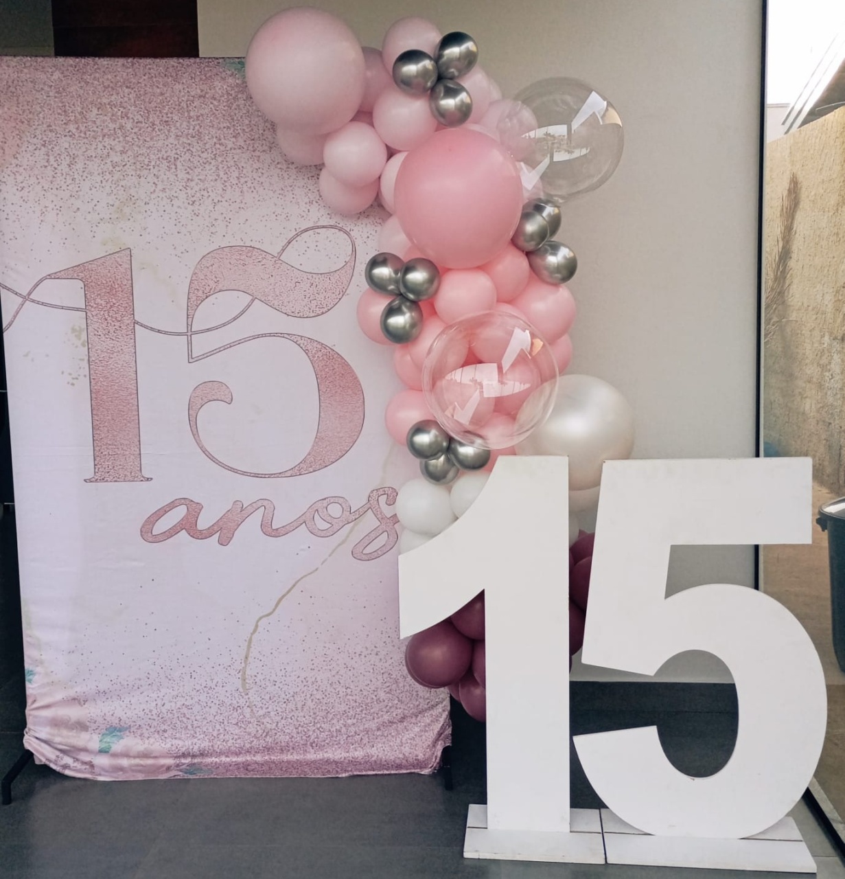 15 Anos Entrada 01 - a Bela e a Fera Locação de decorações e brinquedos