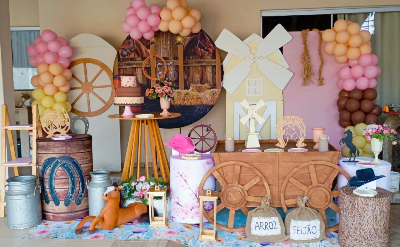 Boiadeira 02 - a Bela e a Fera Locação de decorações e brinquedos