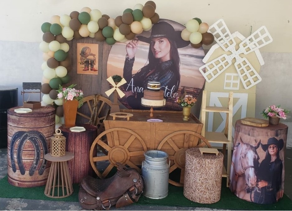 Ana Castela 01 - a Bela e a Fera Locação de decorações e brinquedos