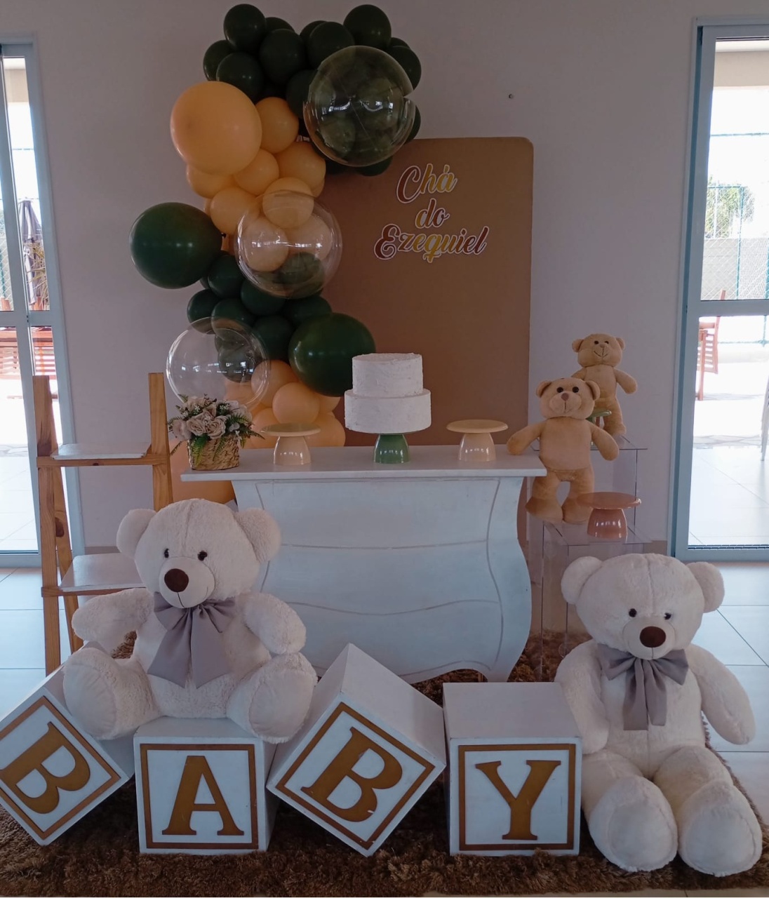 Chá de Bebê 07 - a Bela e a Fera Locação de decorações e brinquedos